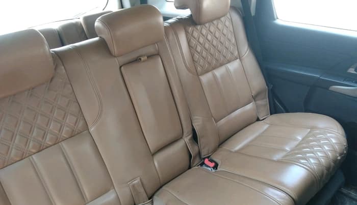 2019 Mahindra XUV500 W11, Diesel, Manual, 1,96,502 km, interior