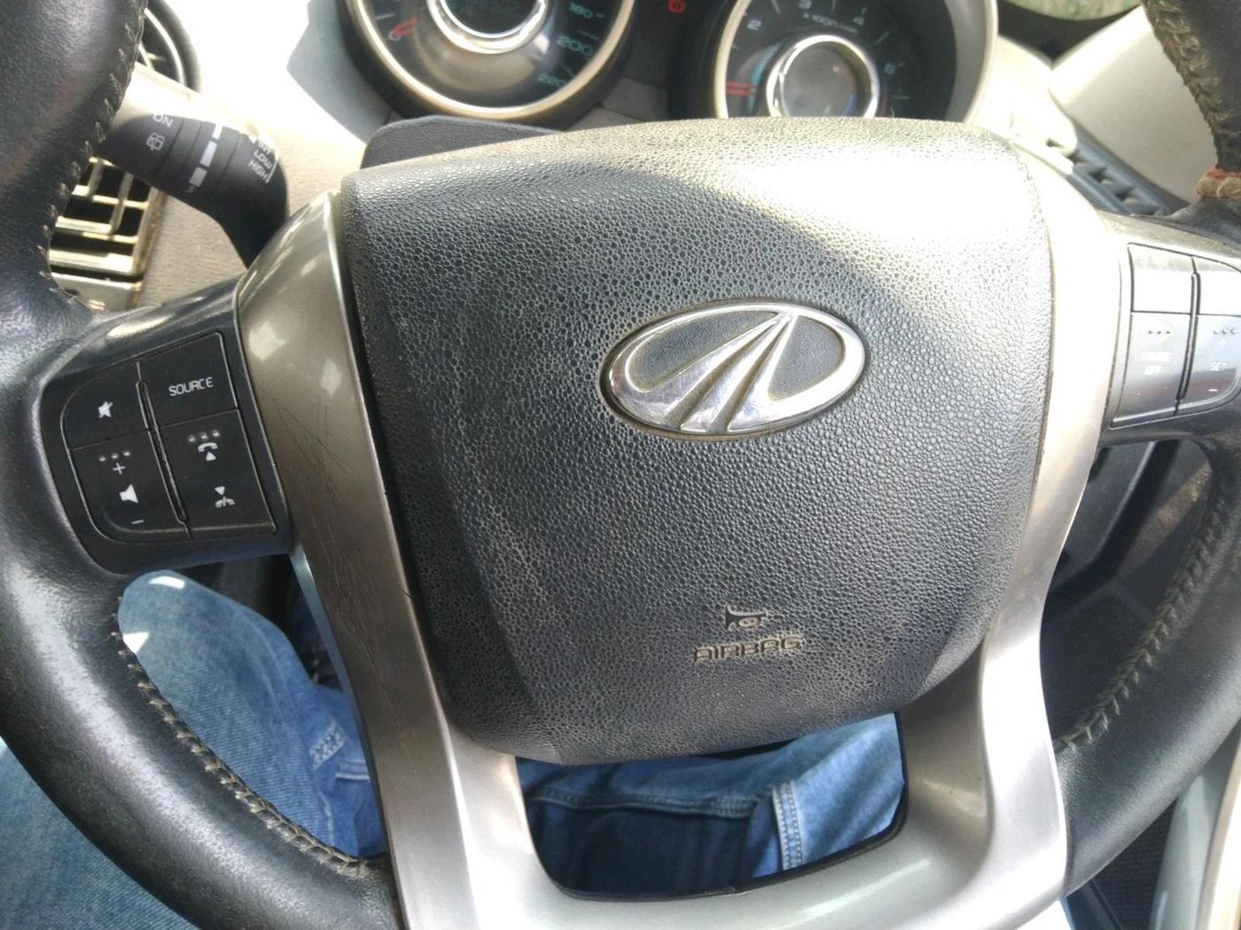 2019 Mahindra XUV500 W11, Diesel, Manual, 1,96,502 km, interior