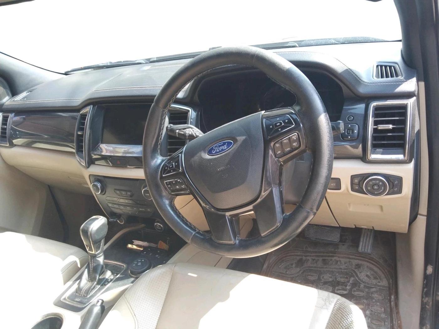 2019 Ford Endeavour TITANIUM PLUS 3.2 4X4 AT SUNROOF, Diesel, Automatic, 1,95,863 km, interior