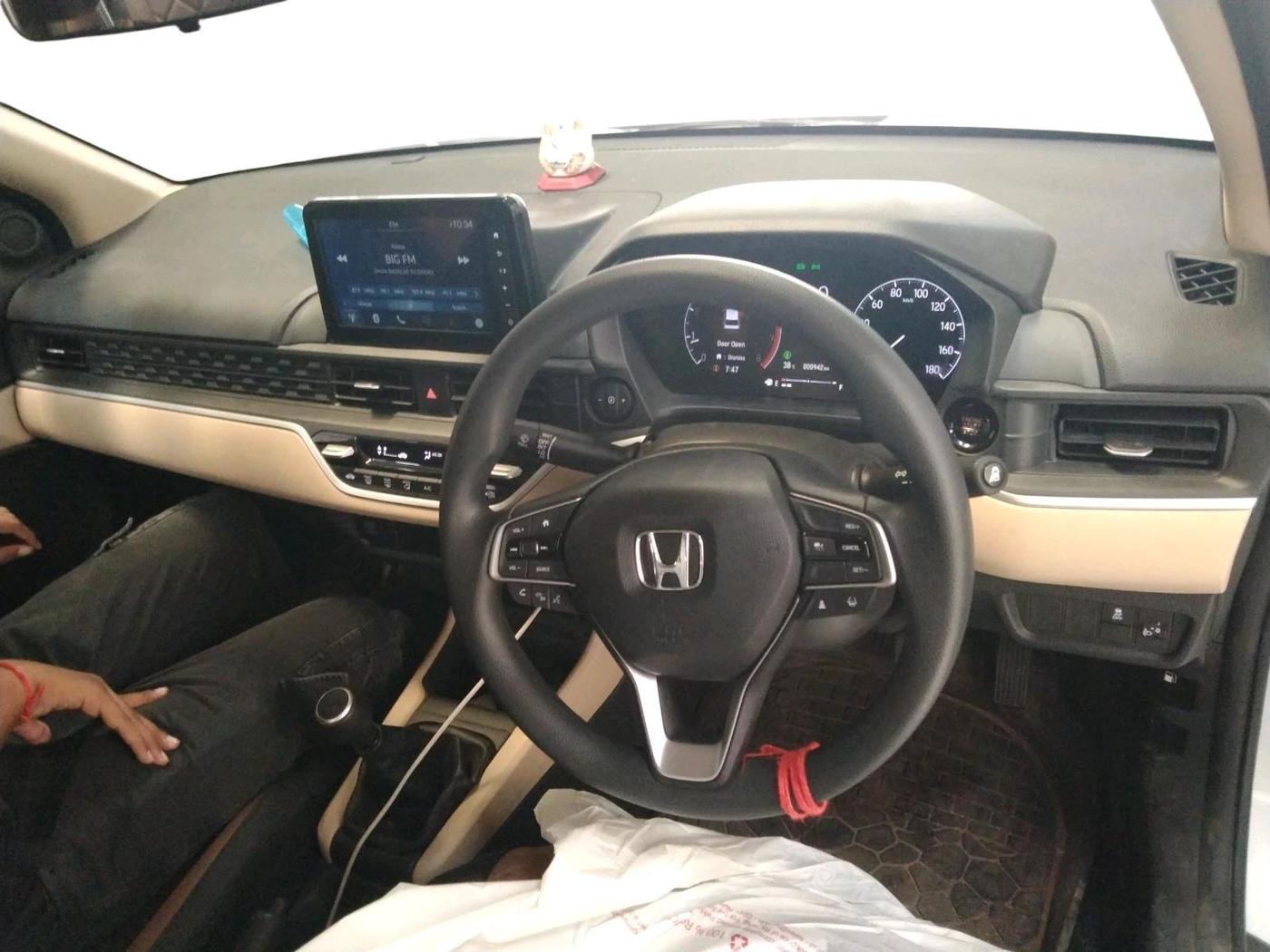 2026 Honda Amaze ZX 1.2 Petrol MT, Petrol, Manual, 942 km, interior