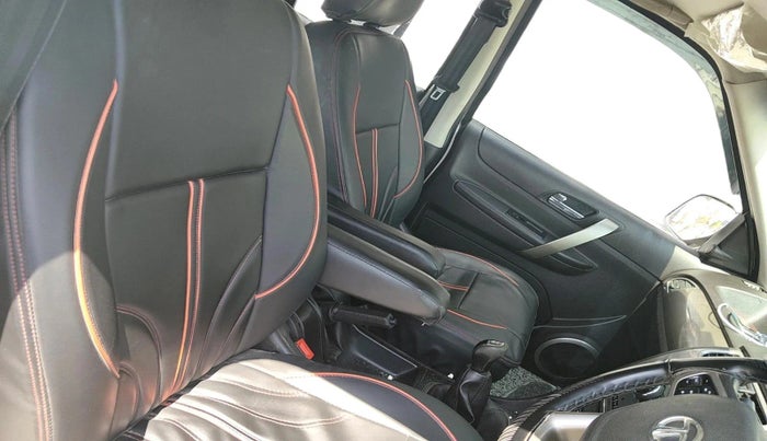 2017 Tata Safari Storme 2.2 EX 4X2, Diesel, Manual, 61,839 km, interior
