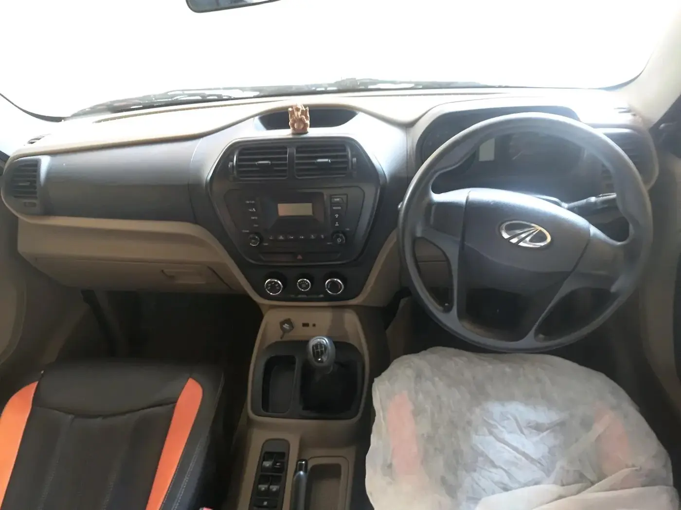 2018 Mahindra TUV300 T6 PLUS, Diesel, Manual, 1,62,808 km, interior