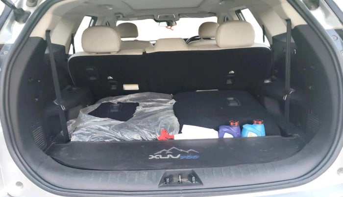 2022 Mahindra XUV700 AX 7 LUXURY D AWD AT 7 STR, Diesel, Automatic, 1,23,481 km, exterior