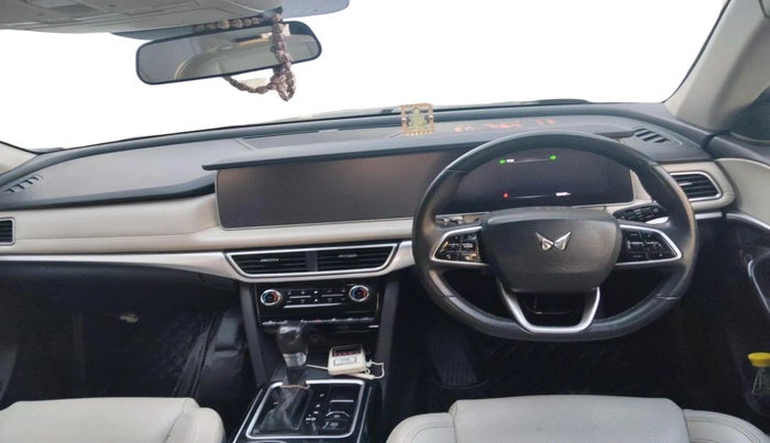 2022 Mahindra XUV700 AX 7 LUXURY D AWD AT 7 STR, Diesel, Automatic, 1,23,481 km, interior