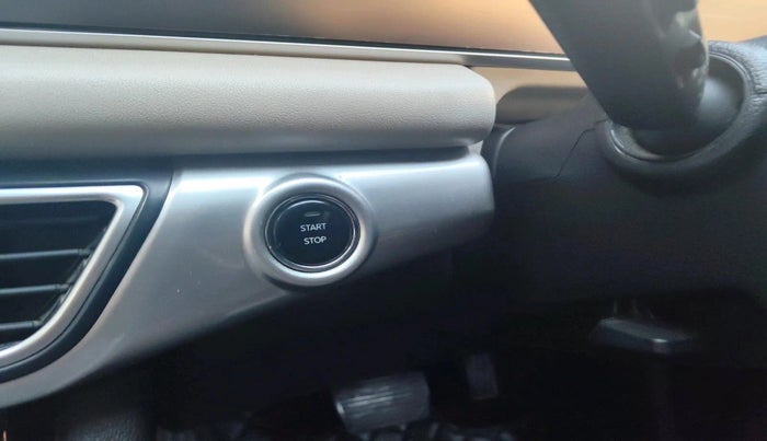 2022 Mahindra XUV700 AX 7 LUXURY D AWD AT 7 STR, Diesel, Automatic, 1,23,481 km, interior