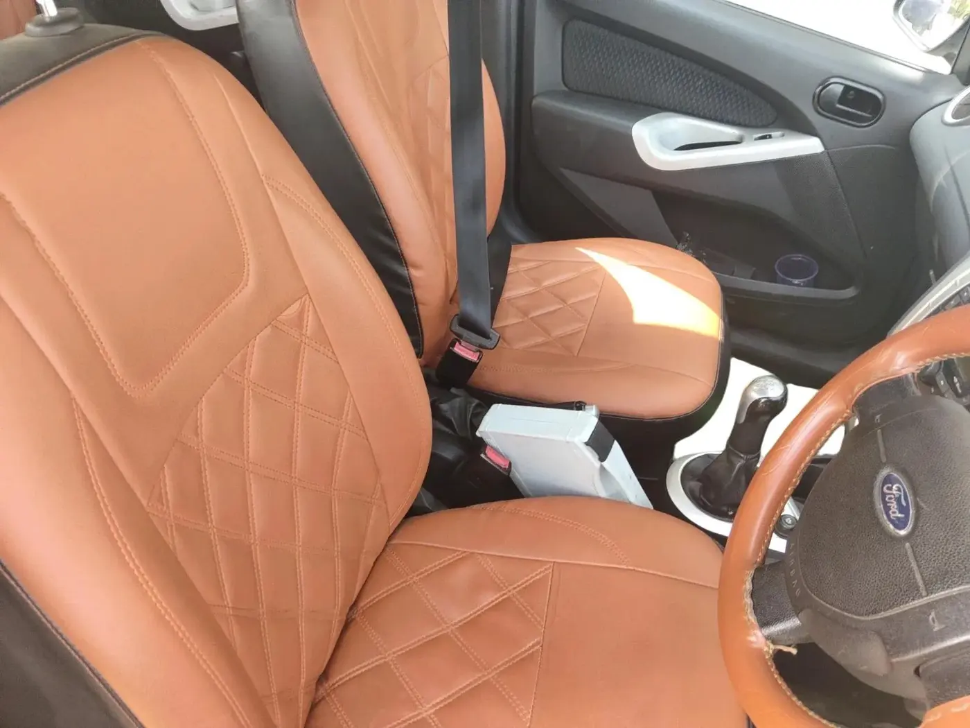 2013 Ford Figo TITANIUM 1.4 DIESEL, Diesel, Manual, 1,00,343 km, interior