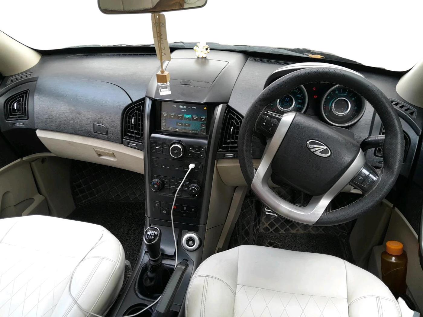 2015 Mahindra XUV500 W10, Diesel, Manual, 70,213 km, interior