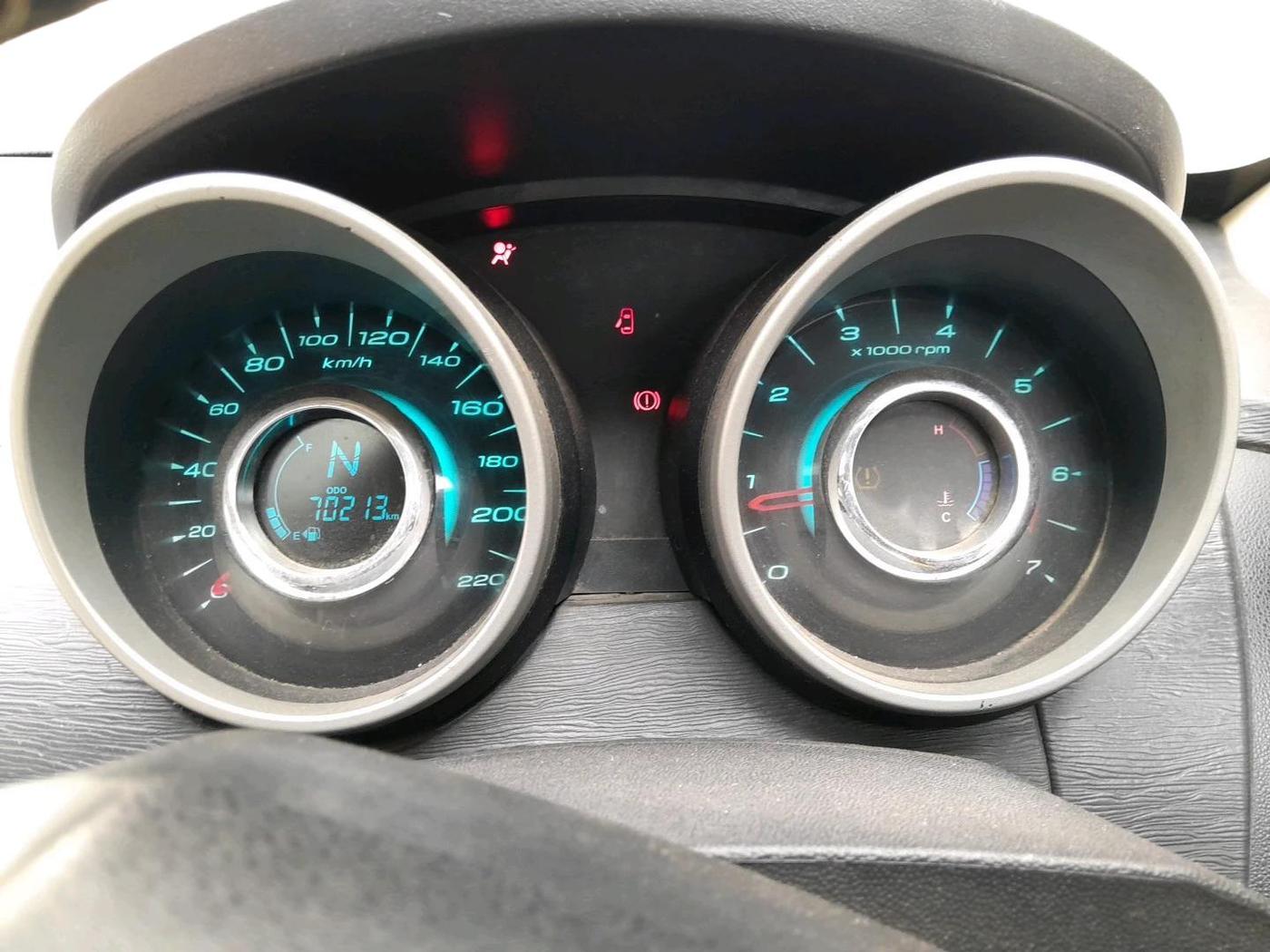 2015 Mahindra XUV500 W10, Diesel, Manual, 70,213 km, interior