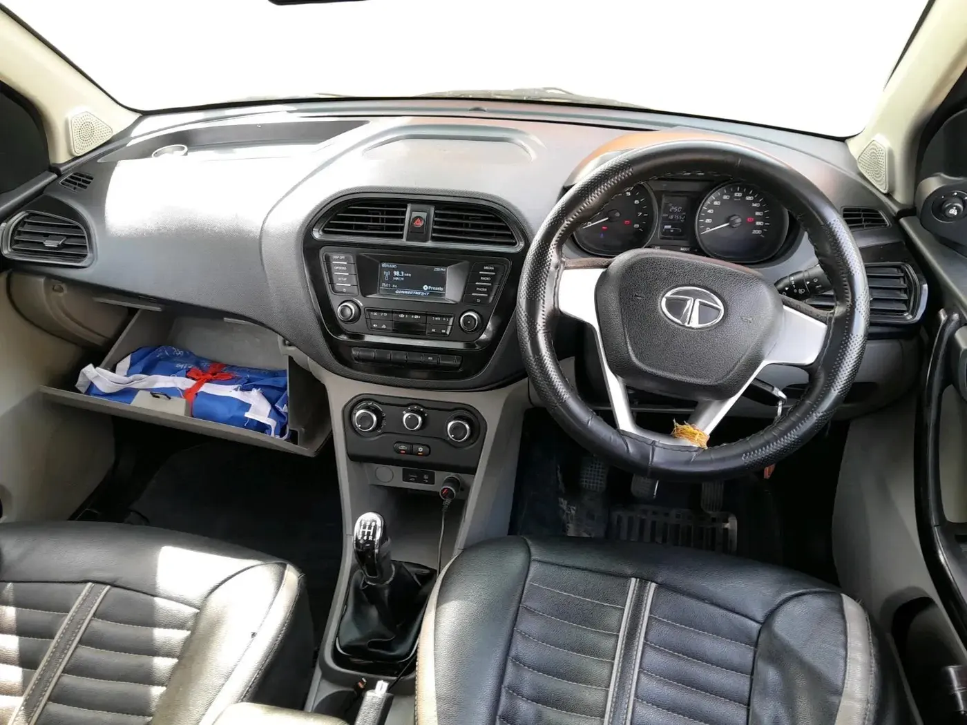 2017 Tata Tiago XT DIESEL, Diesel, Manual, 1,87,552 km, interior