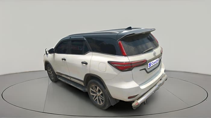 2017 Toyota Fortuner 2.8 4X4 MT, Diesel, Manual, 1,35,286 km, exterior
