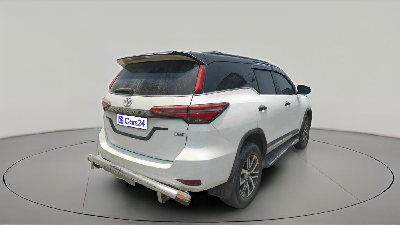 2017 Toyota Fortuner 2.8 4X4 MT, Diesel, Manual, 1,35,286 km, exterior