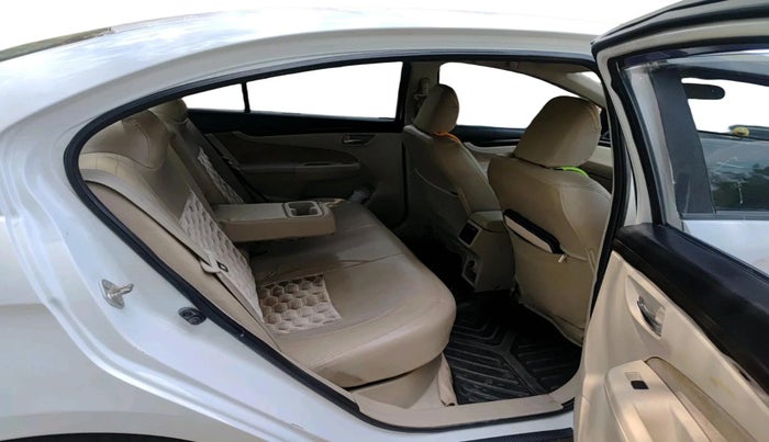 2014 Maruti Ciaz VXI, CNG, Manual, 1,42,417 km, interior