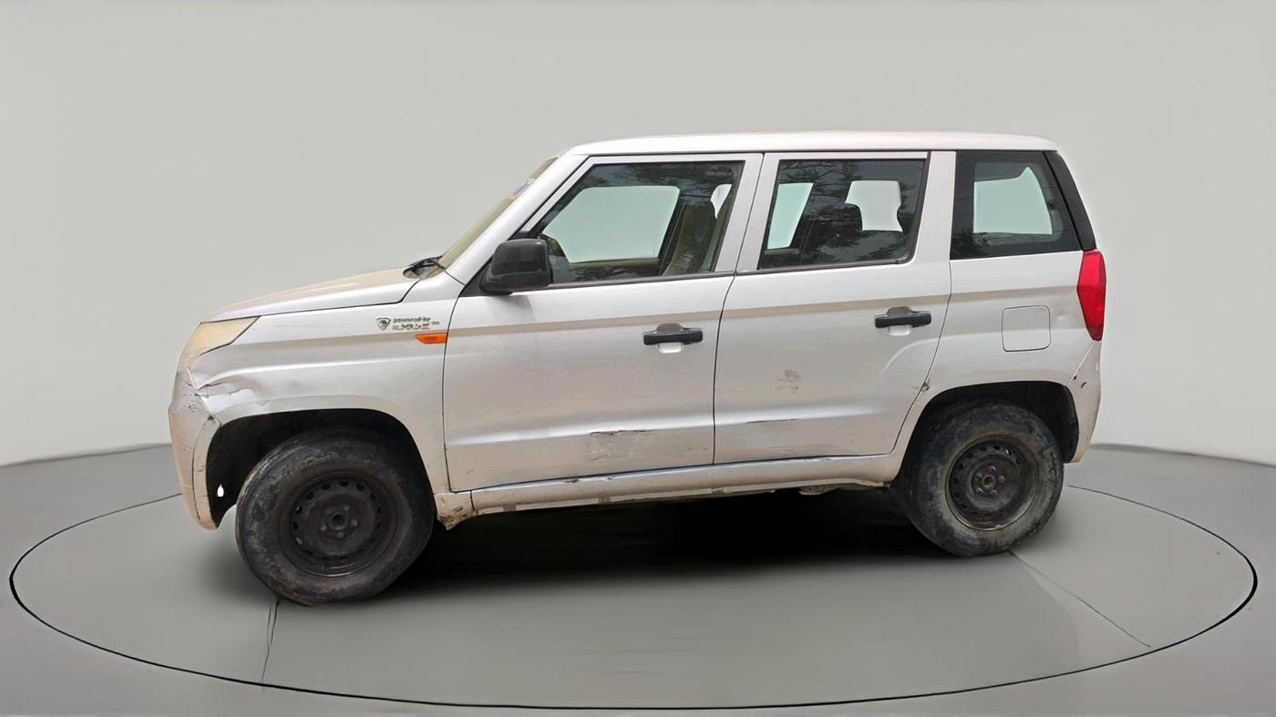 2018 Mahindra TUV300 T4 PLUS, Diesel, Manual, 1,35,596 km, exterior