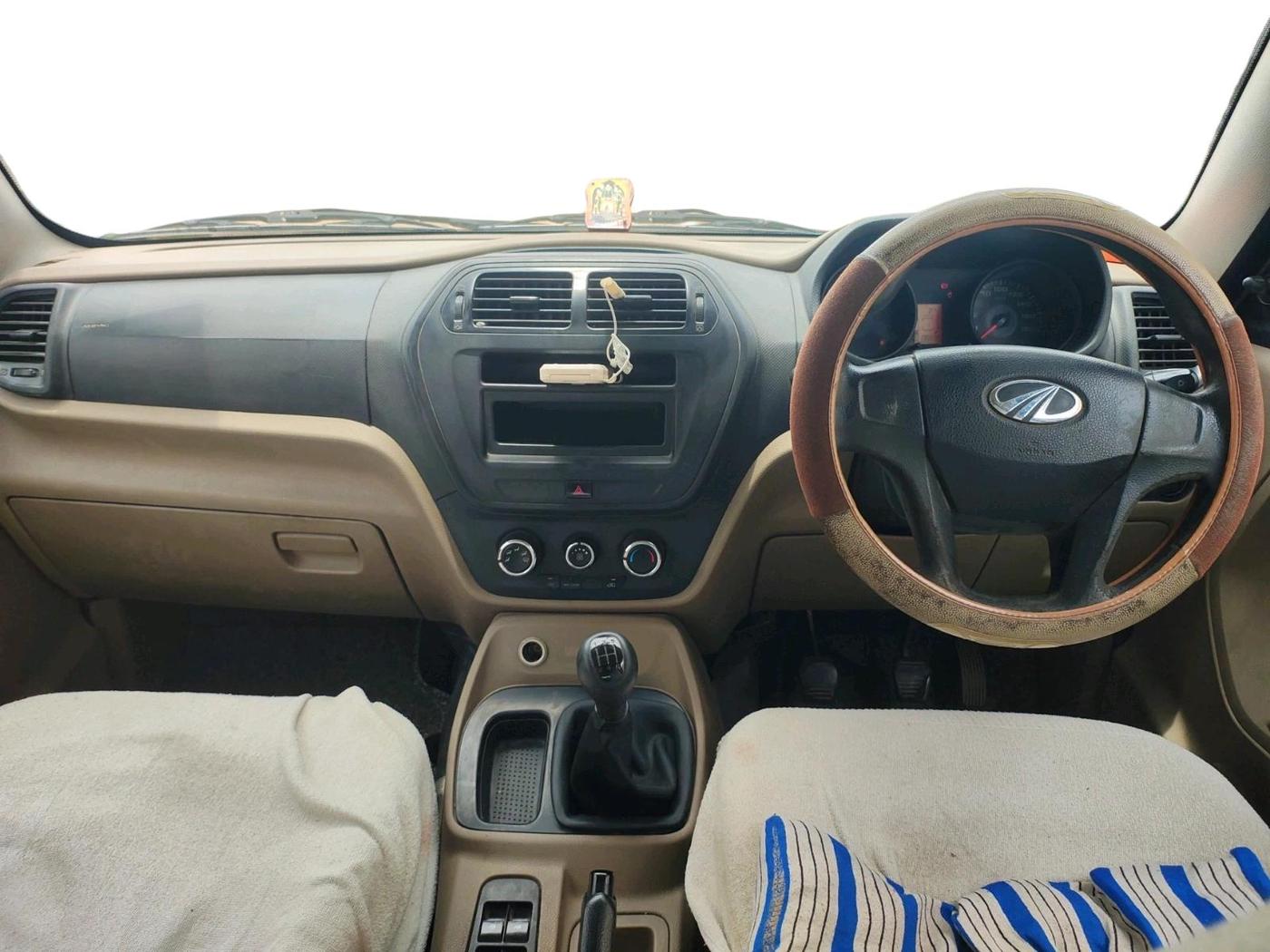 2018 Mahindra TUV300 T4 PLUS, Diesel, Manual, 1,35,596 km, interior