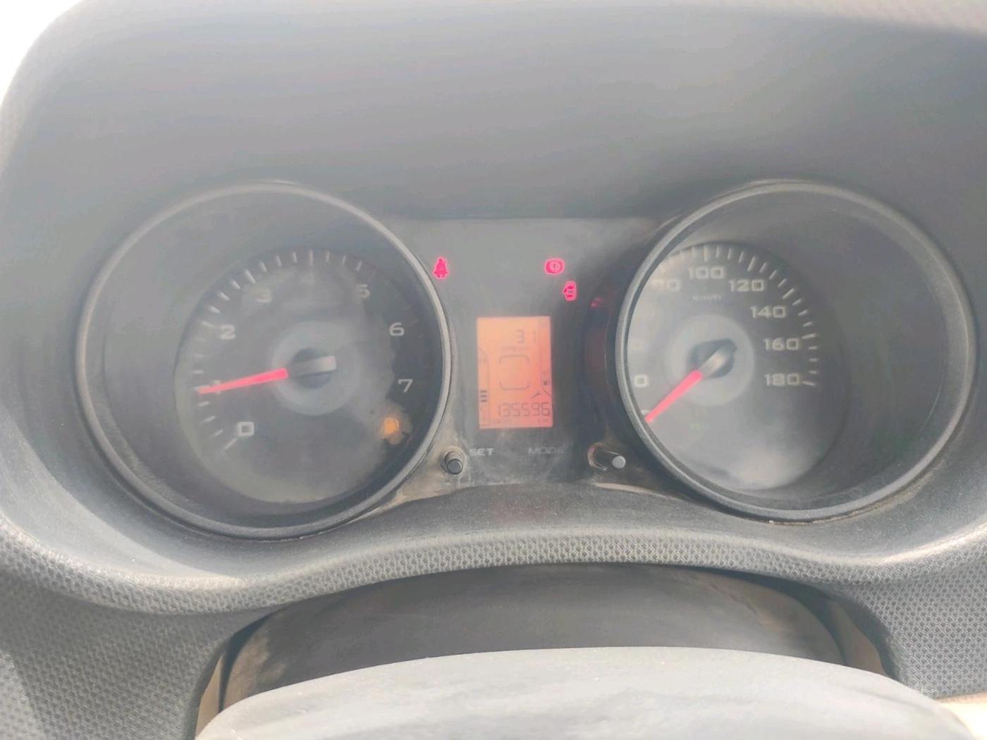 2018 Mahindra TUV300 T4 PLUS, Diesel, Manual, 1,35,596 km, interior
