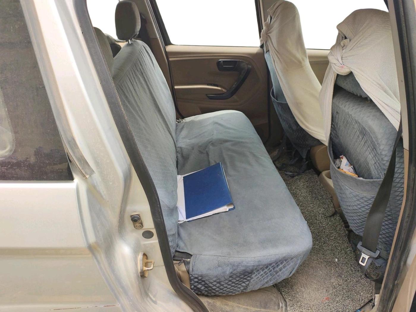2018 Mahindra TUV300 T4 PLUS, Diesel, Manual, 1,35,596 km, interior