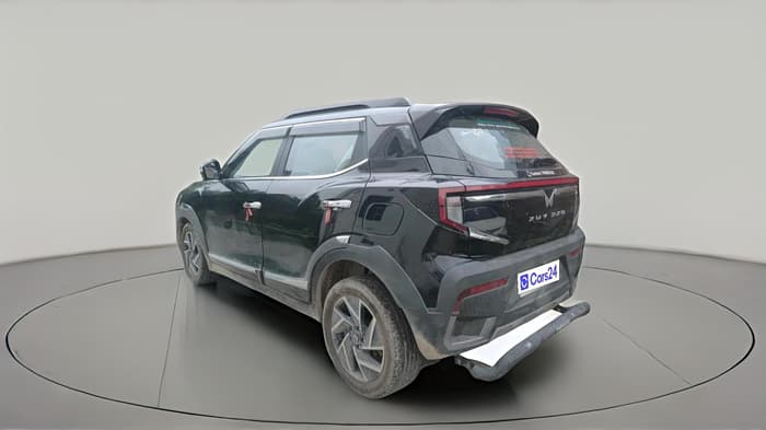 2025 Mahindra XUV 3XO AX7L 1.2 TGDi AT, Petrol, Automatic, 7,000 km, exterior