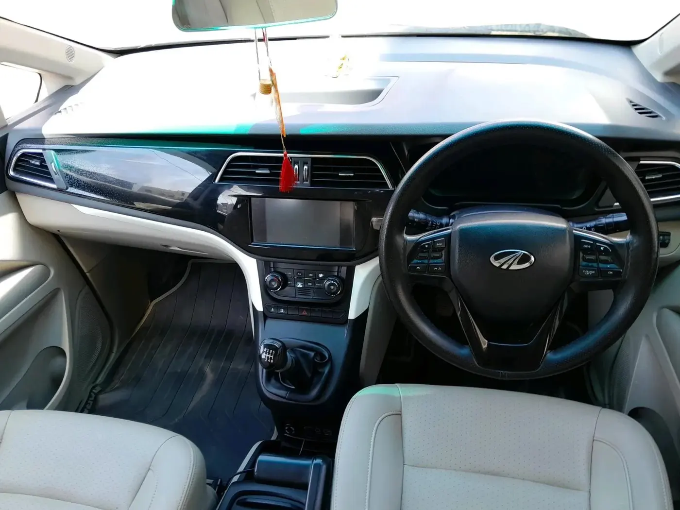 2018 Mahindra MARAZZO M8 7 STR, Diesel, Manual, 76,382 km, interior