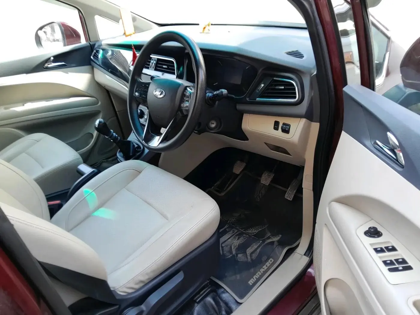 2018 Mahindra MARAZZO M8 7 STR, Diesel, Manual, 76,382 km, interior