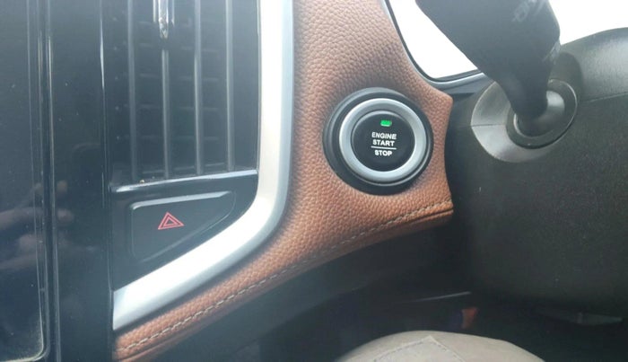 2021 MG HECTOR PLUS SELECT 2.0 DIESEL TURBO MT 7-STR, Diesel, Manual, 80,664 km, interior