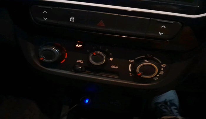 2022 Renault Kwid CLIMBER MT 1.0, Petrol, Manual, 22,101 km, interior