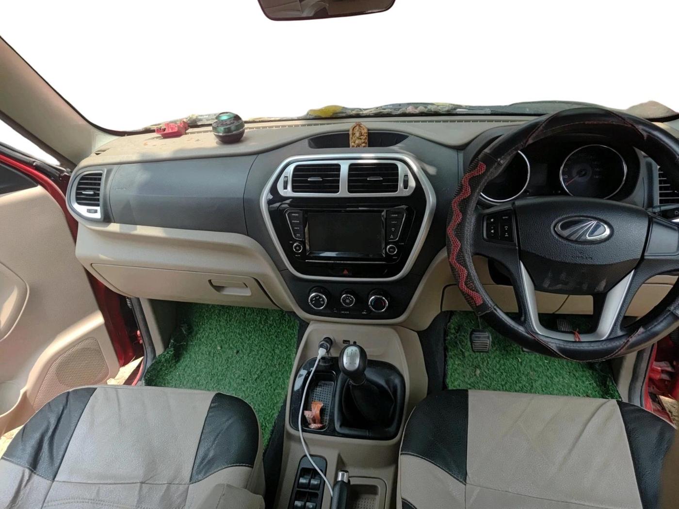 2018 Mahindra TUV300 T10, Diesel, Manual, 25,262 km, interior