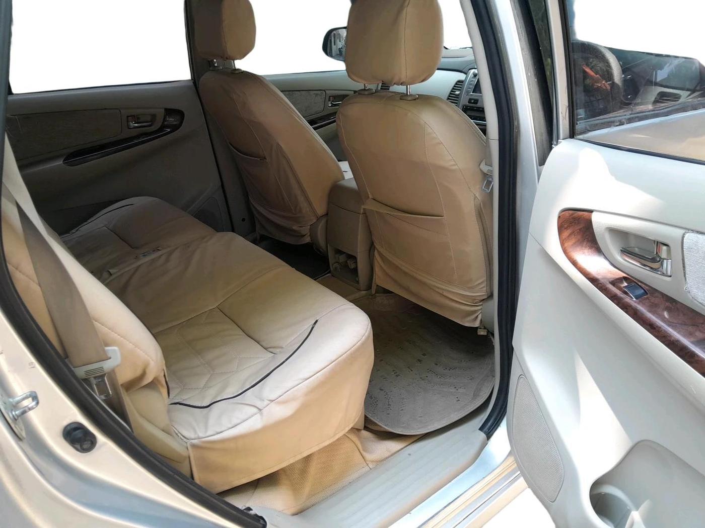 2013 Toyota Innova 2.5 VX 8 STR, Diesel, Manual, 1,33,836 km, interior