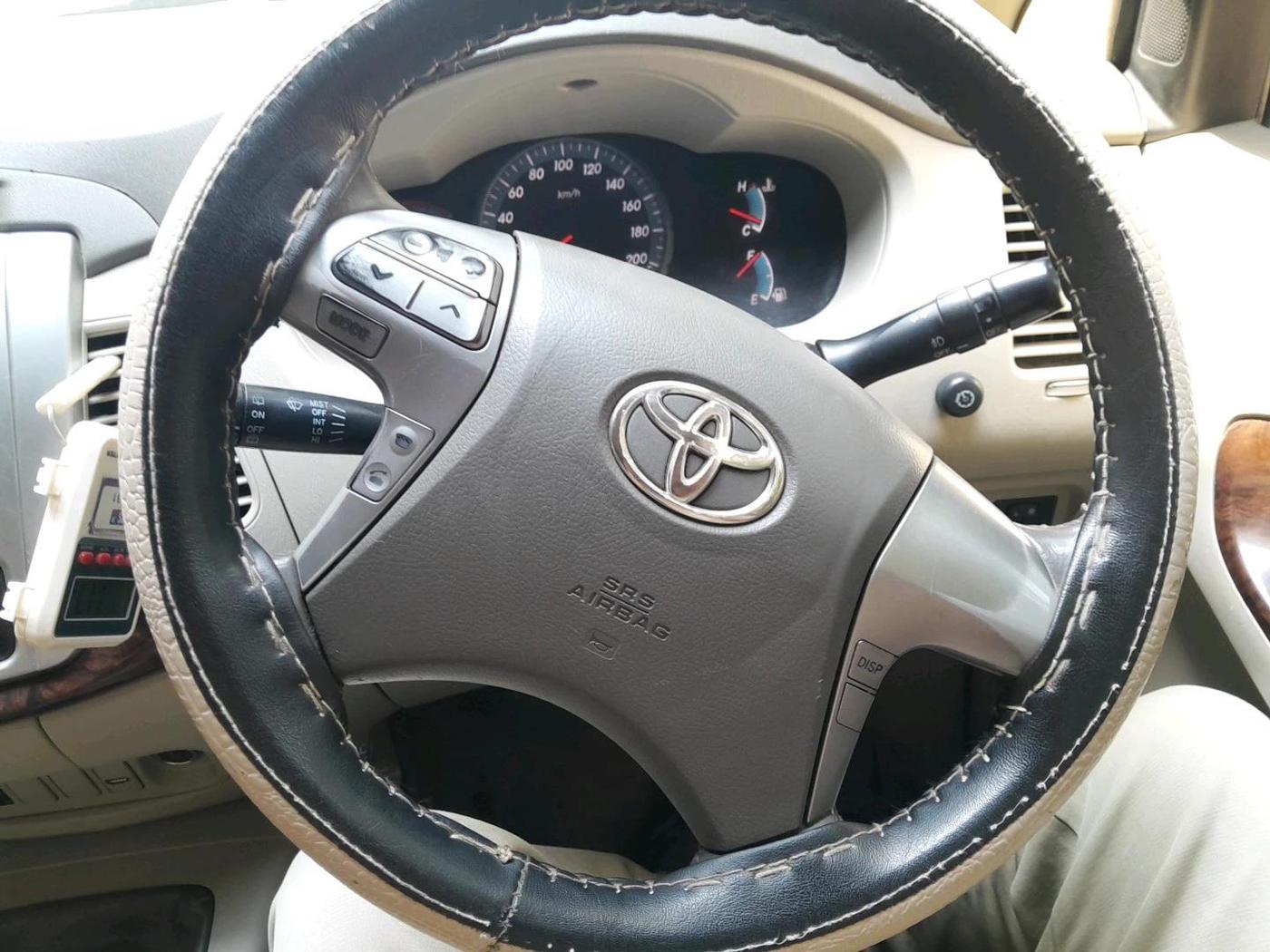 2013 Toyota Innova 2.5 VX 8 STR, Diesel, Manual, 1,33,836 km, interior