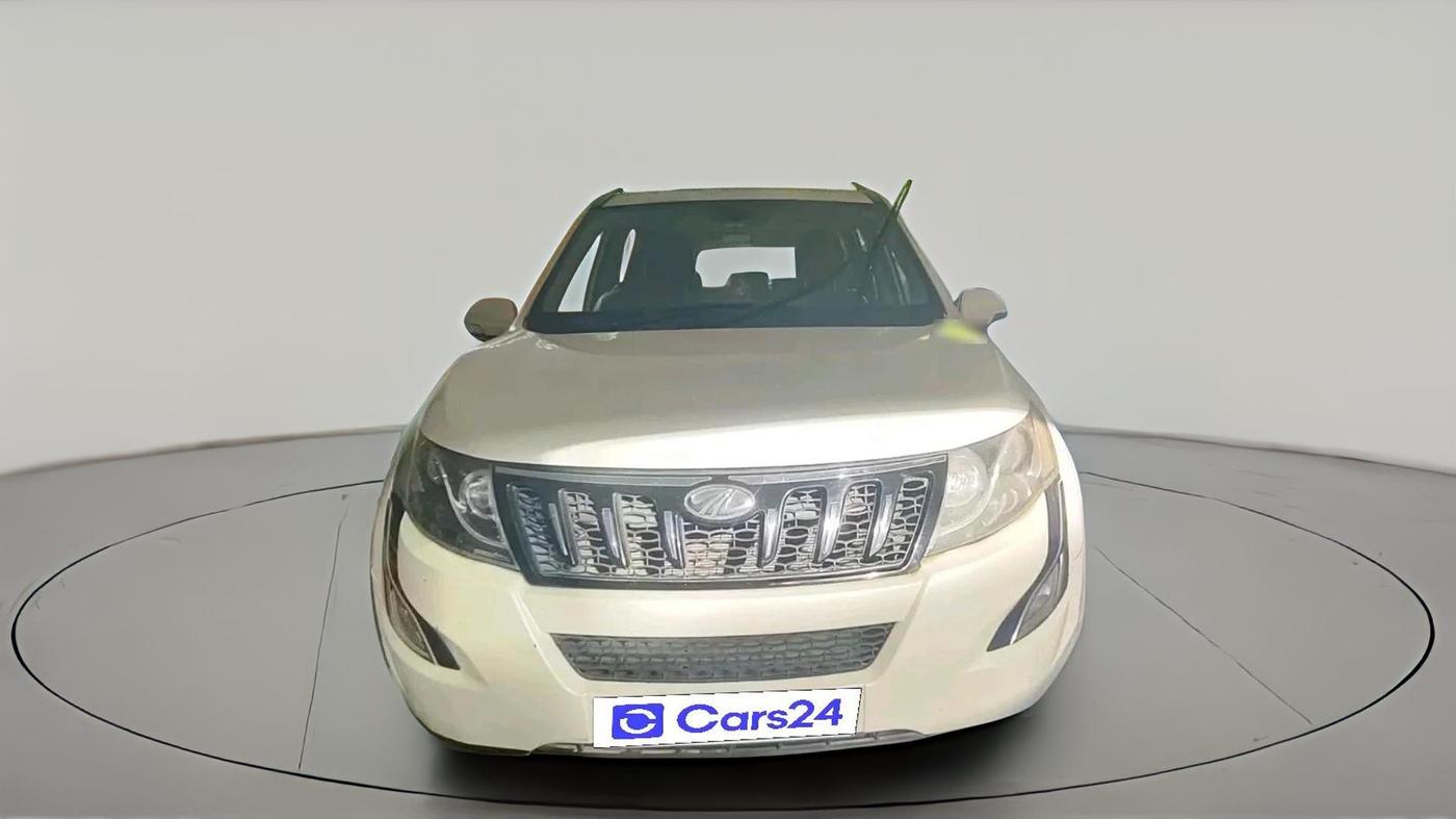 2017 Mahindra XUV500 W10, Diesel, Manual, 2,30,673 km, exterior