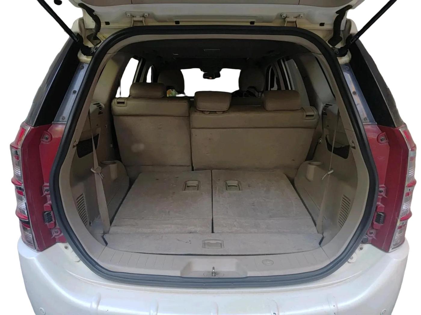 2017 Mahindra XUV500 W10, Diesel, Manual, 2,30,673 km, exterior