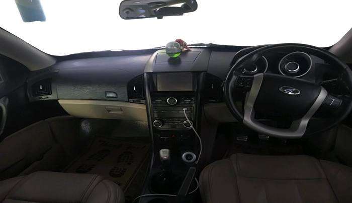 2017 Mahindra XUV500 W10, Diesel, Manual, 2,30,673 km, interior