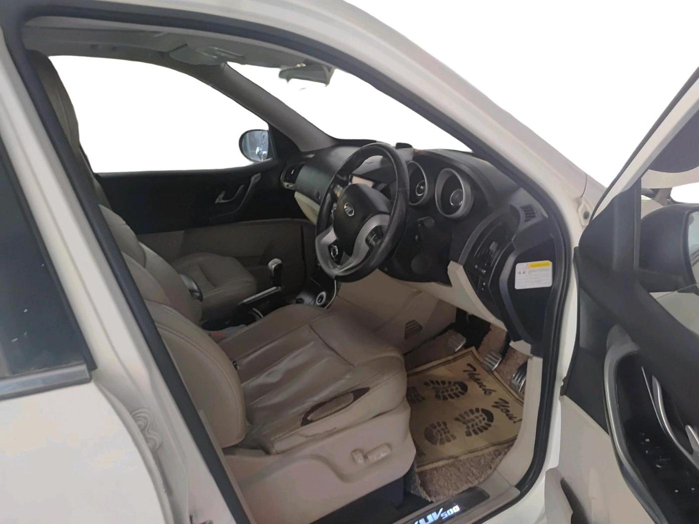 2017 Mahindra XUV500 W10, Diesel, Manual, 2,30,673 km, interior