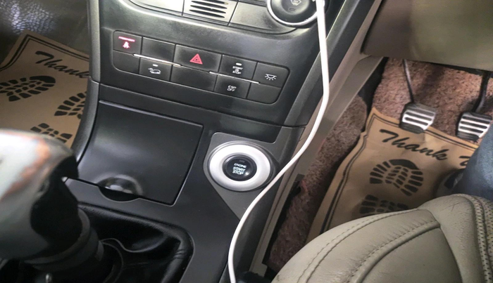 2017 Mahindra XUV500 W10, Diesel, Manual, 2,30,673 km, interior