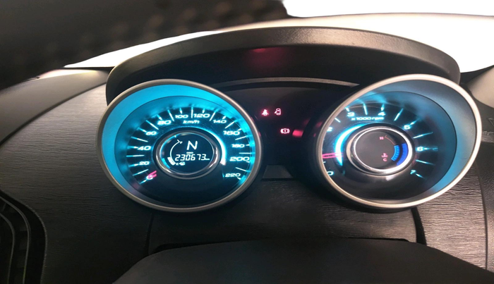 2017 Mahindra XUV500 W10, Diesel, Manual, 2,30,673 km, interior