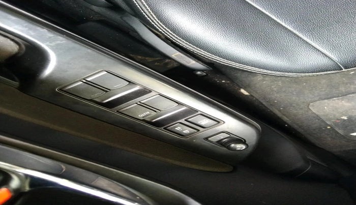 2015 Maruti Swift ZXI, Petrol, Manual, 37,013 km, interior