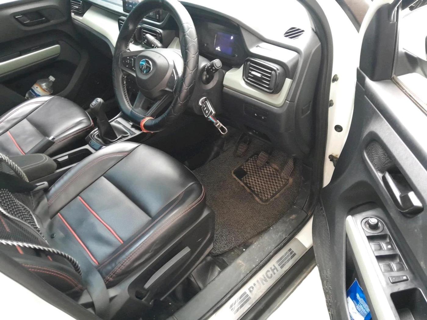 2024 Tata PUNCH Adventure (S), Petrol, Manual, 16,748 km, interior