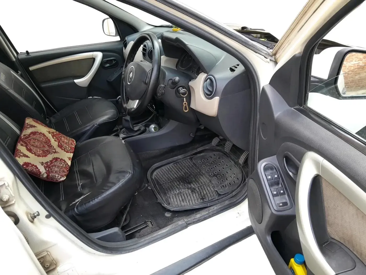 2014 Renault Duster 85 PS RXL DIESEL, Diesel, Manual, 83,435 km, interior