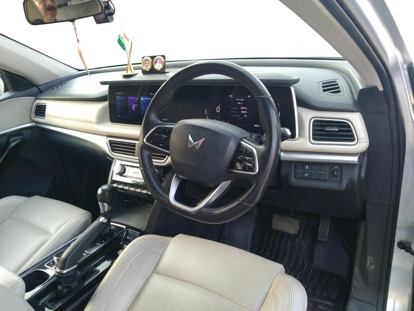 2021 Mahindra XUV700 AX 7 P AT 7 STR, Petrol, Automatic, 43,587 km, interior