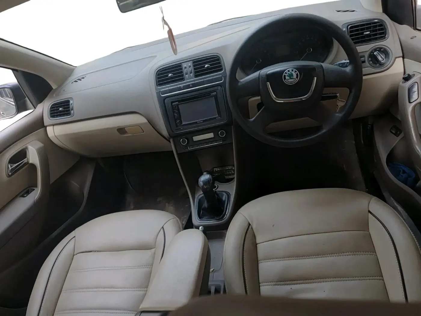 2012 Skoda Rapid ELEGANCE 1.6 TDI CR MT, Diesel, Manual, 77,280 km, interior