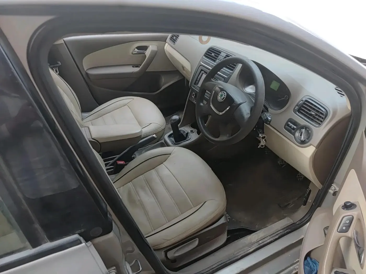 2012 Skoda Rapid ELEGANCE 1.6 TDI CR MT, Diesel, Manual, 77,280 km, interior