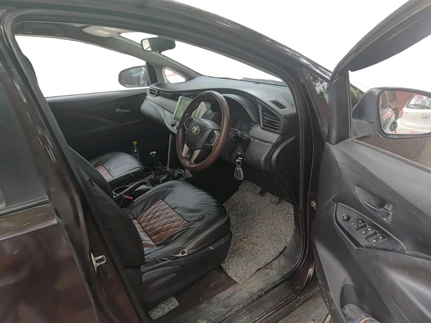 2016 Toyota Innova Crysta 2.4 GX 8 STR, Diesel, Manual, 1,80,000 km, interior