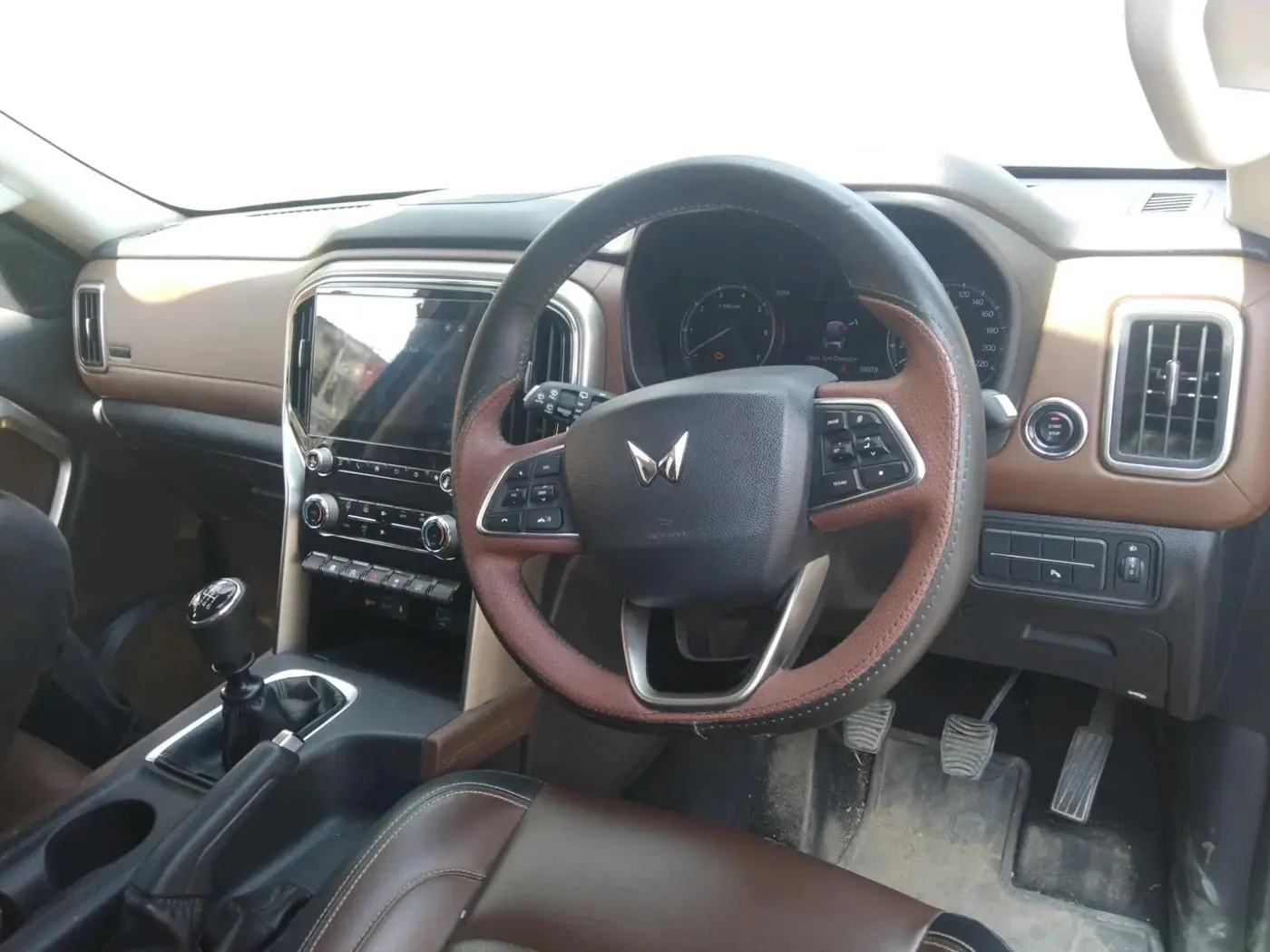 2022 Mahindra SCORPIO-N Z8 L PETROL MT 7 STR, Petrol, Manual, 58,978 km, interior