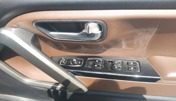 2022 Mahindra SCORPIO-N Z8 L PETROL MT 7 STR, Petrol, Manual, 58,978 km, interior