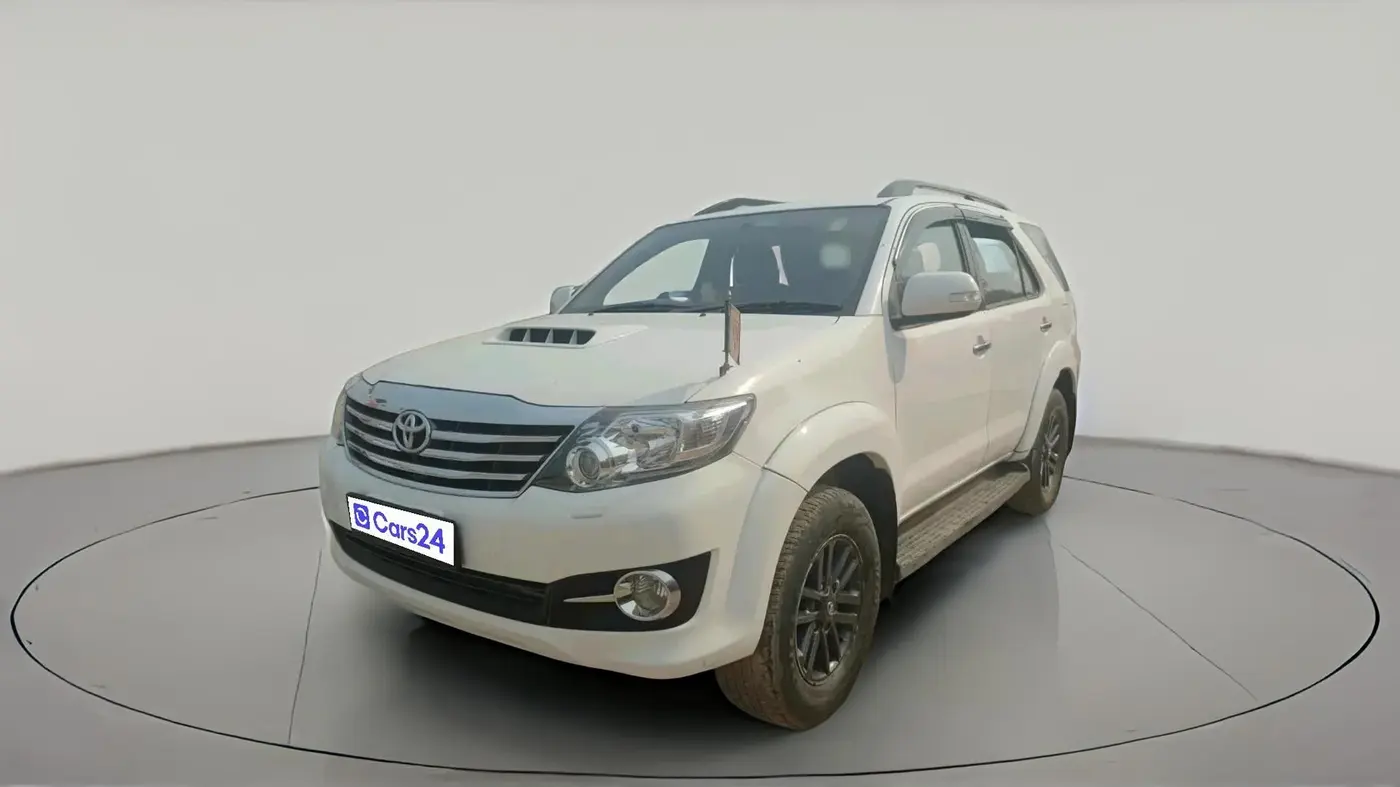 2015 Toyota Fortuner 3.0 4X2 MT, Diesel, Manual, 2,13,553 km, exterior