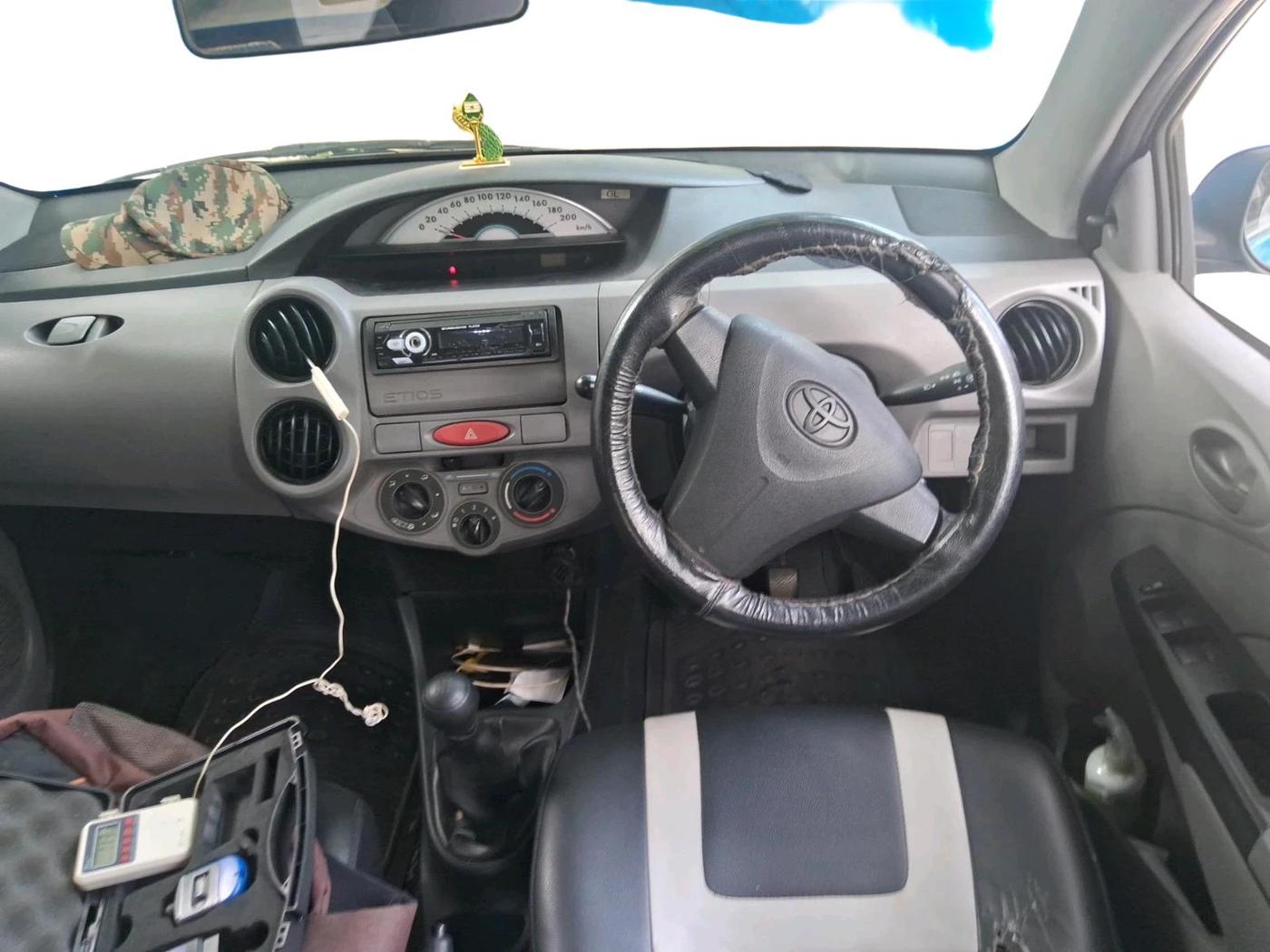 2011 Toyota Etios Liva G, Petrol, Manual, 50,690 km, interior