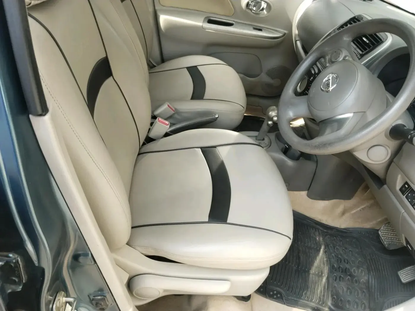 2015 Nissan Micra XV CVT, Petrol, Automatic, 40,147 km, interior