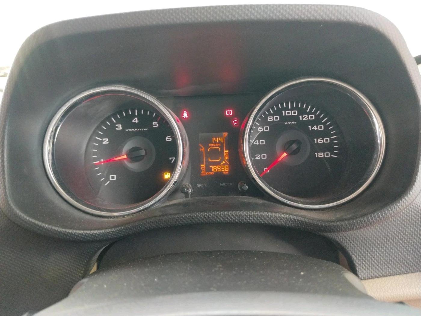 2015 Mahindra TUV300 T8, Diesel, Manual, 78,938 km, interior