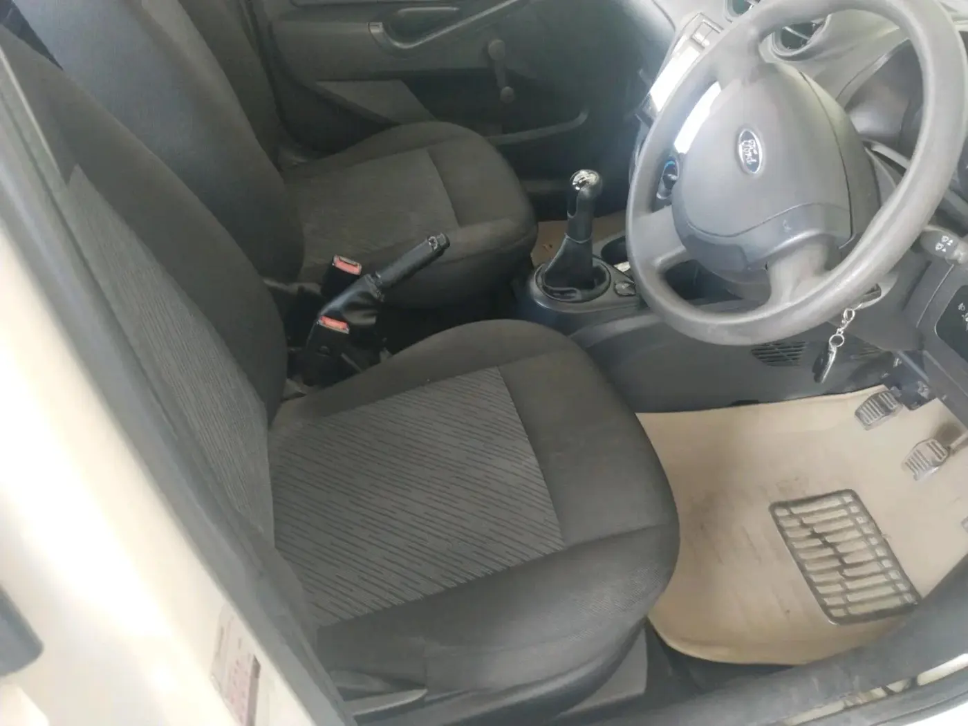 2015 Ford Figo LXI 1.2 PETROL, Petrol, Manual, 92,000 km, interior