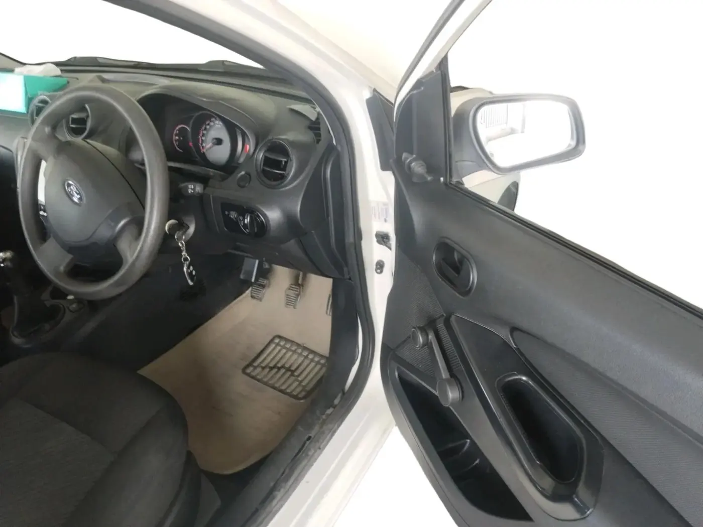 2015 Ford Figo LXI 1.2 PETROL, Petrol, Manual, 92,000 km, interior