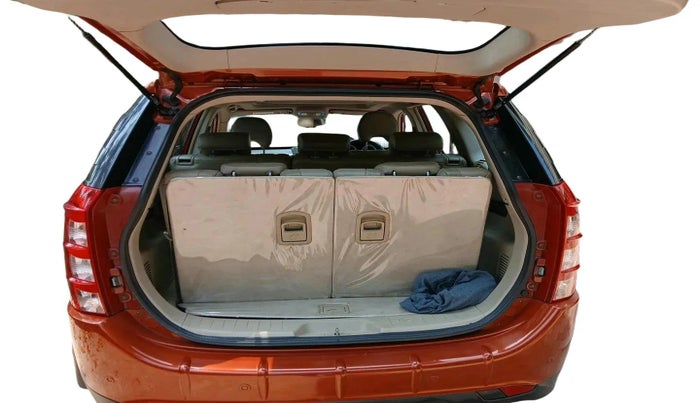 2015 Mahindra XUV500 W10, Diesel, Manual, 1,00,341 km, exterior